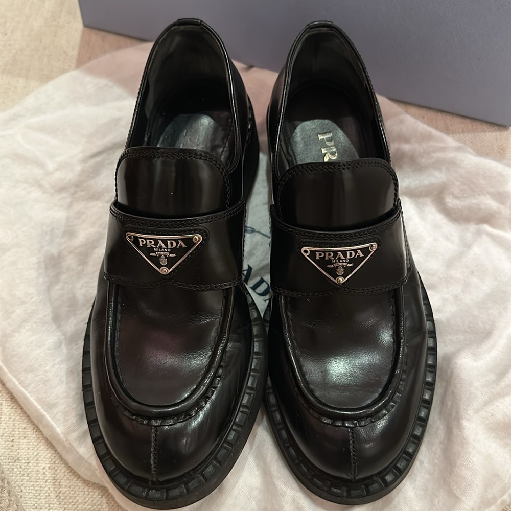 100% authentic Prada black logo leather classic loafers size 36.5